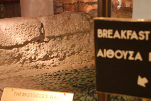 Auch unter dem Hotel wurden Fundamente ausgegraben.