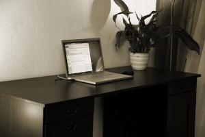 MacBook Pro auf meinem riskanten Schreibtisch