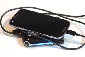 Akku laden: Lebensrettende Sofortmaßnahmen für runtergerockte Phones.
